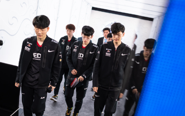 球队必须以 球队必须以