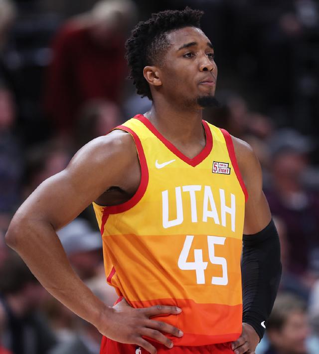 表现而在奥 表现而在奥